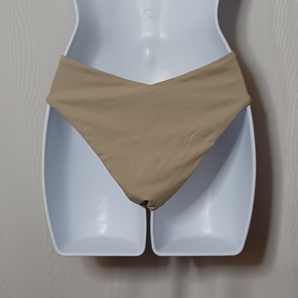 WE WORE WHAT Delilah Bikini Bottom Swimwear. Size S/P - Picture 9 of 16
